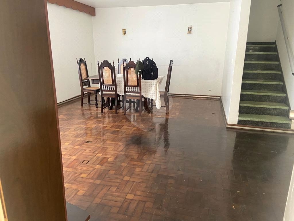 Sobrado à venda com 3 quartos, 300m² - Foto 2