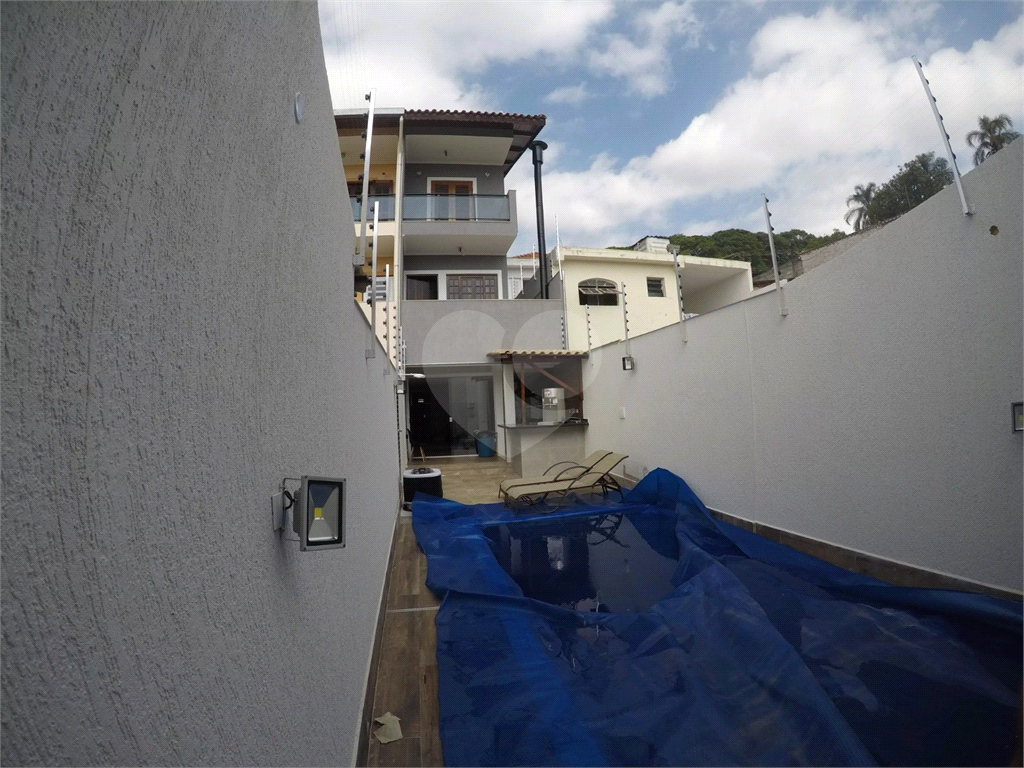 Sobrado com 3 suites próximo ao horto florestal