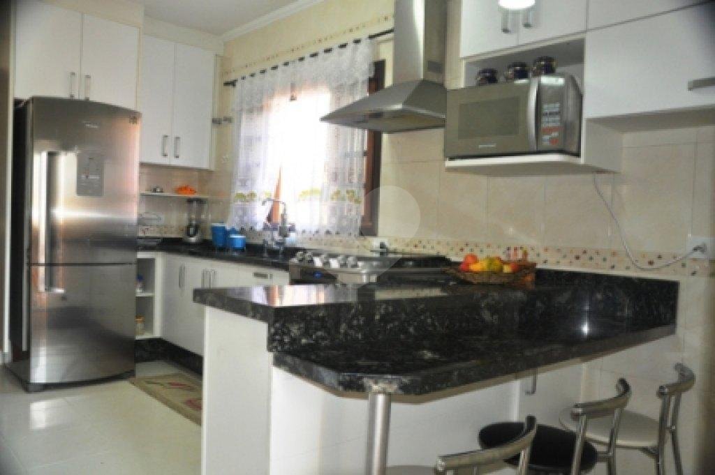 Sobrado com 3 suites próximo ao horto florestal