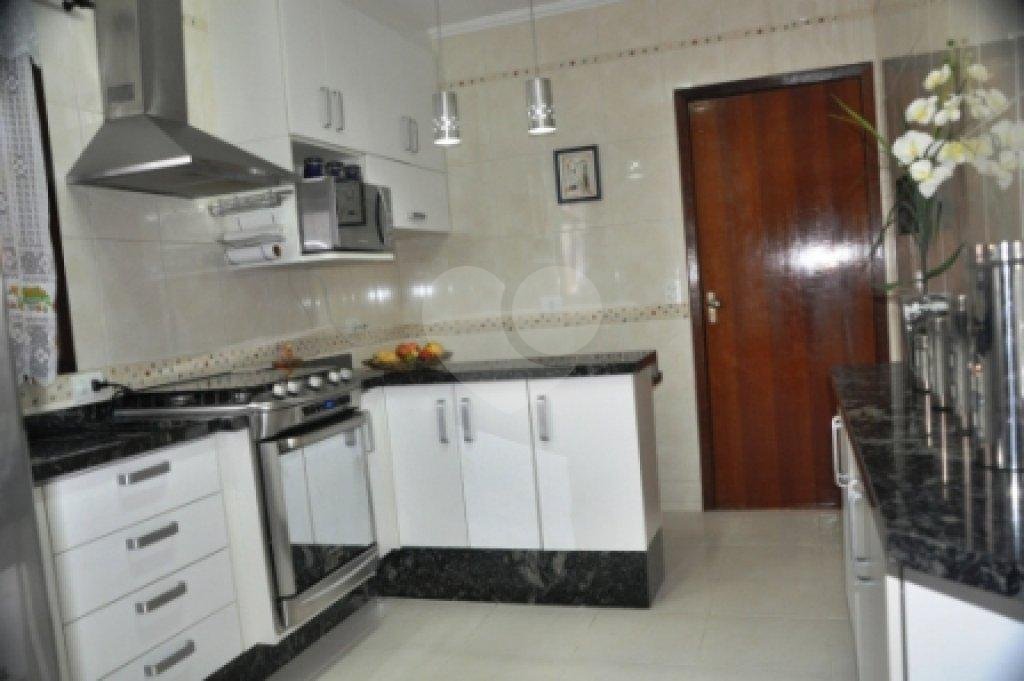 Sobrado com 3 suites próximo ao horto florestal
