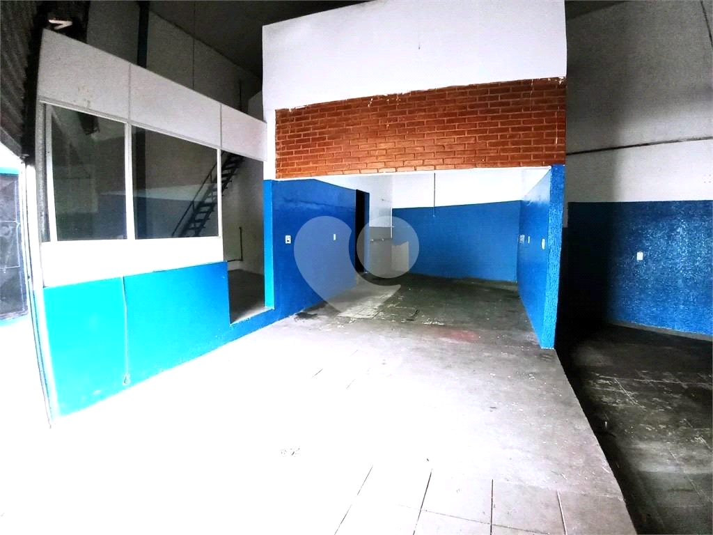 Galpão, com 318m² de área útil, testada de 16,12m, no bairro da Casa Verde