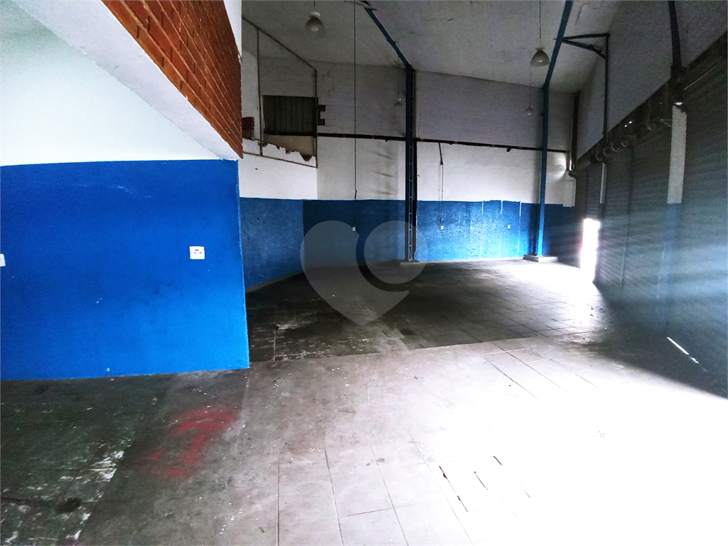 Galpão, com 318m² de área útil, testada de 16,12m, no bairro da Casa Verde
