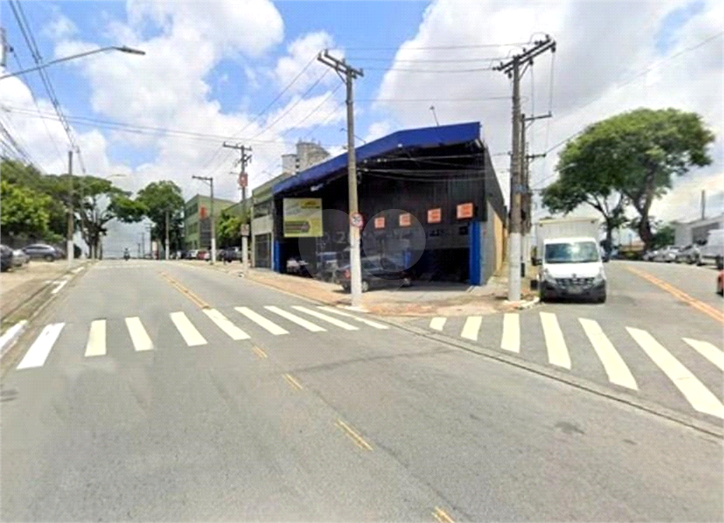Galpão, com 318m² de área útil, testada de 16,12m, no bairro da Casa Verde