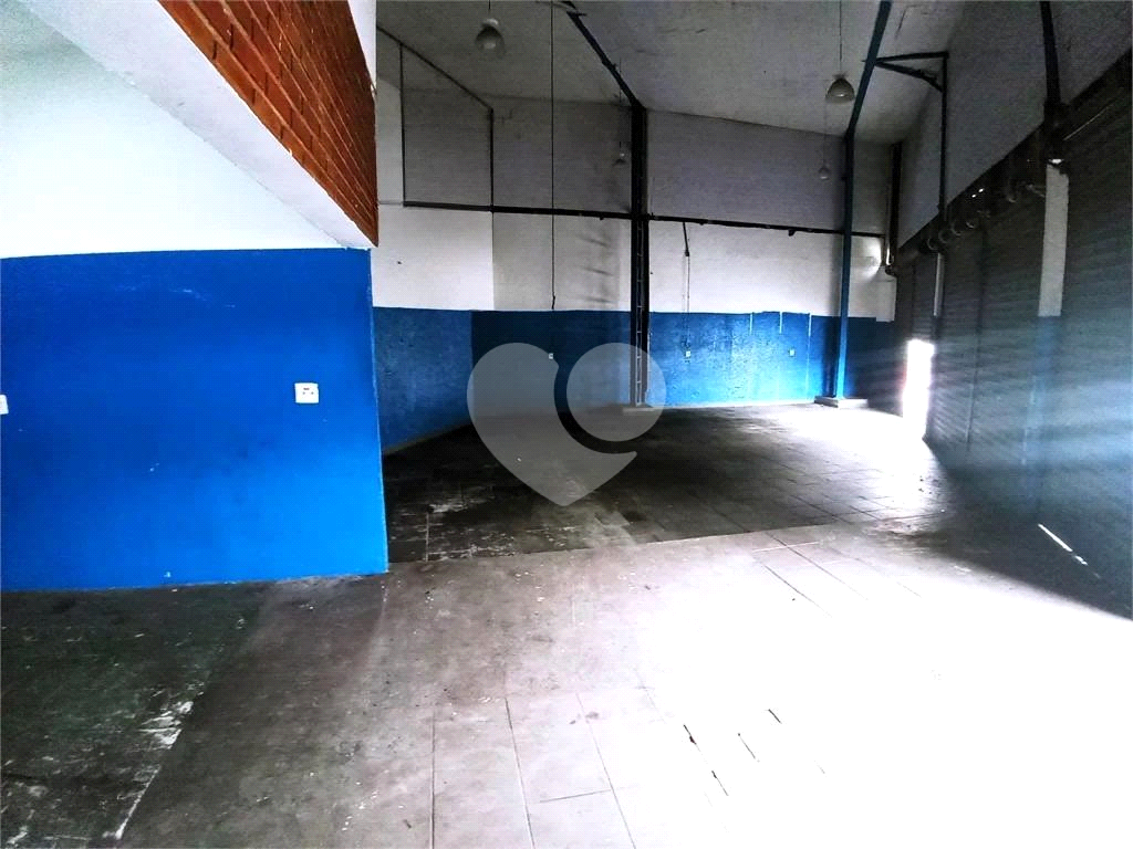 Galpão, com 318m² de área útil, testada de 16,12m, no bairro da Casa Verde
