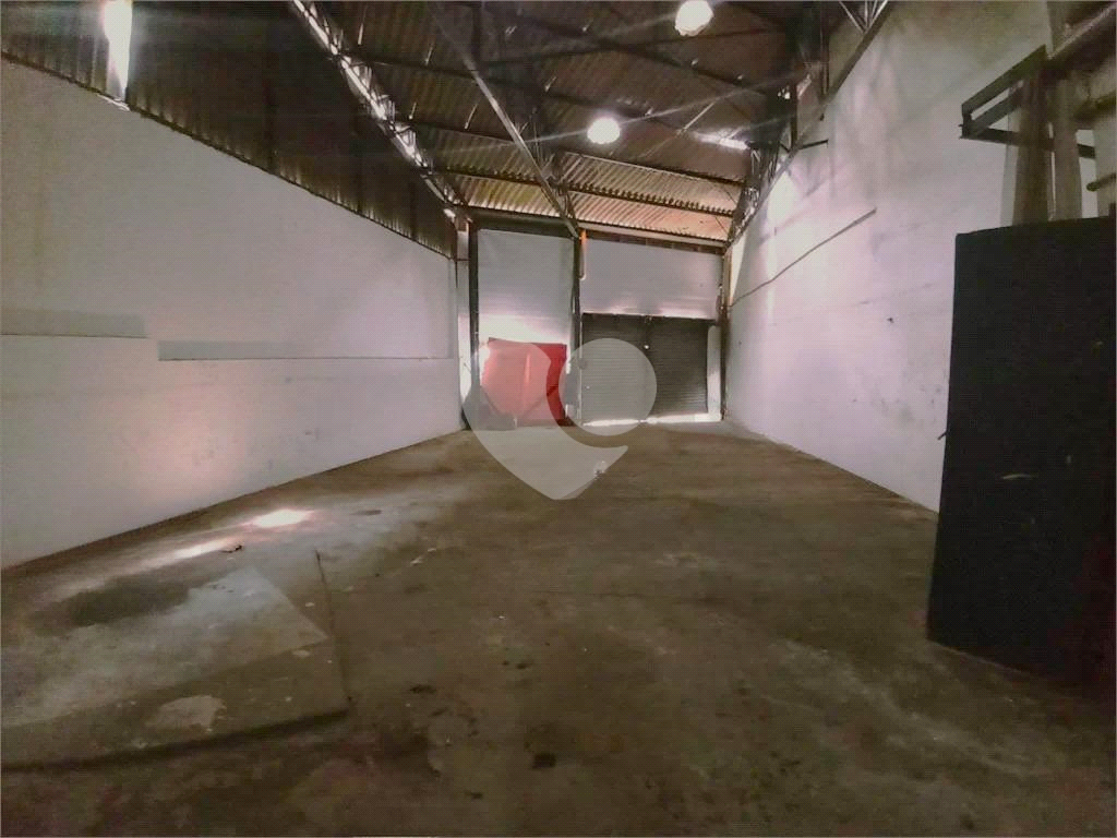 Galpão, com 318m² de área útil, testada de 16,12m, no bairro da Casa Verde