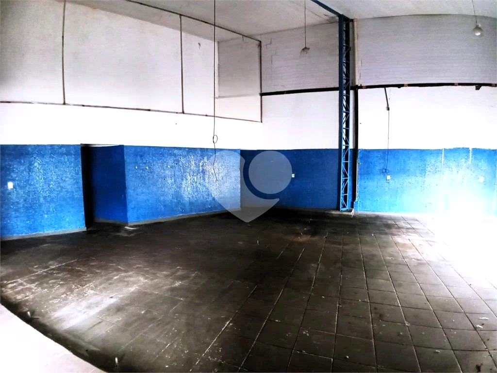 Galpão, com 318m² de área útil, testada de 16,12m, no bairro da Casa Verde