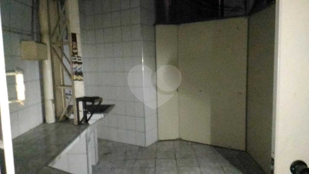 Galpão, com 318m² de área útil, testada de 16,12m, no bairro da Casa Verde