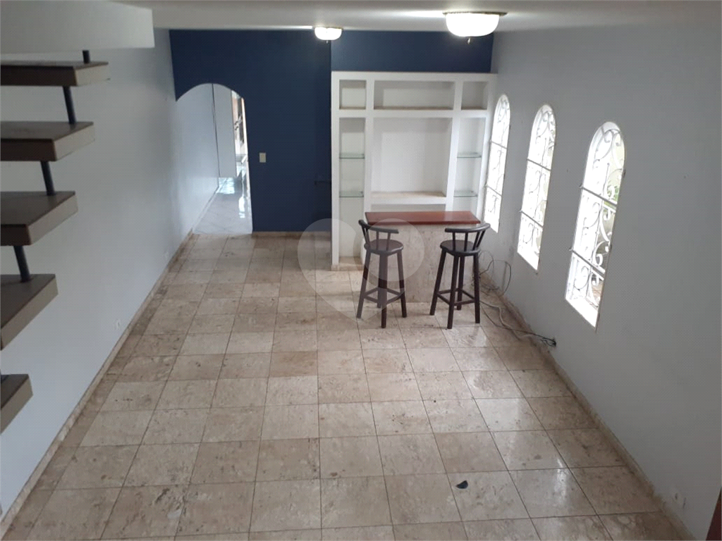 Sobrado à venda com 4 quartos, 147m² - Foto 1