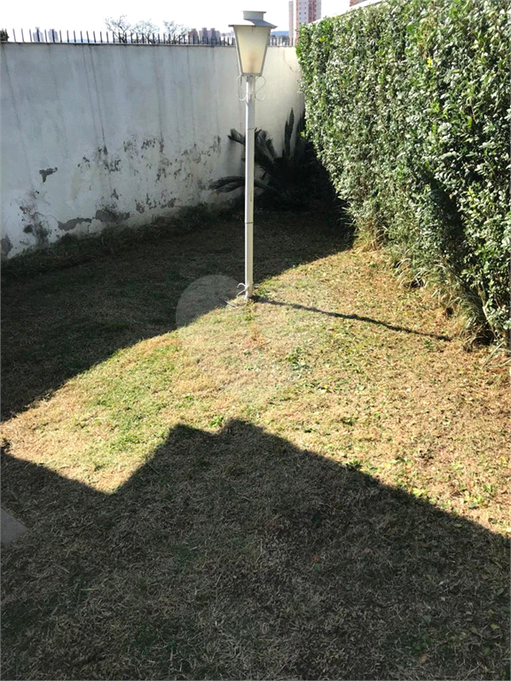 Sobrado charmoso em condomínio fechado - Venda
