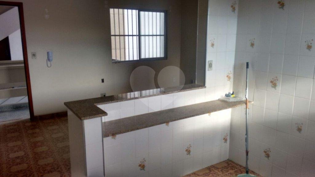 APARTAMENTO em CENTRO