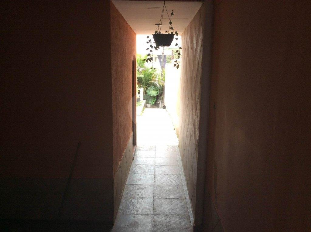 Casa com 3 quartos, 1 suíte avarandada.