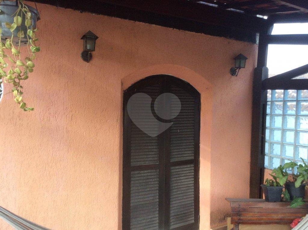 Casa com 3 quartos, 1 suíte avarandada.