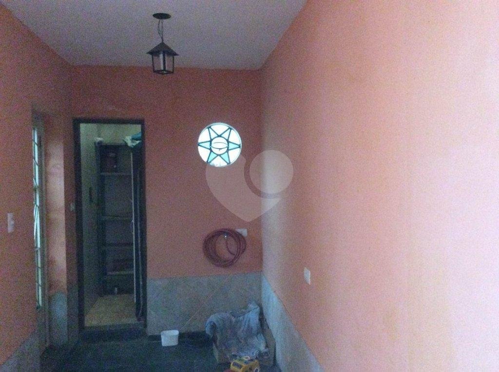 Casa com 3 quartos, 1 suíte avarandada.