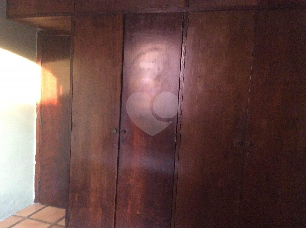 Casa com 3 quartos, 1 suíte avarandada.