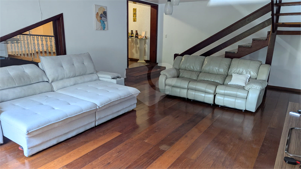 SOBRADO MARAVILHOSO A VENDA PRÓXIMO AO HORTO FLORESTAL - 4 DORMS (2 SUÍTES) E 4 VAGAS DE GARAGEM