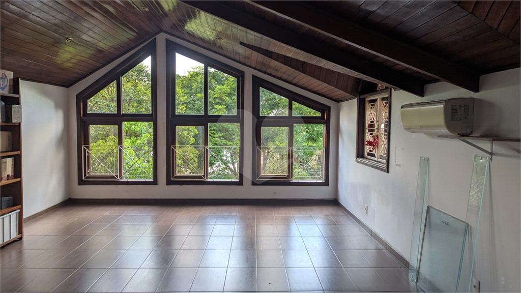 SOBRADO MARAVILHOSO A VENDA PRÓXIMO AO HORTO FLORESTAL - 4 DORMS (2 SUÍTES) E 4 VAGAS DE GARAGEM