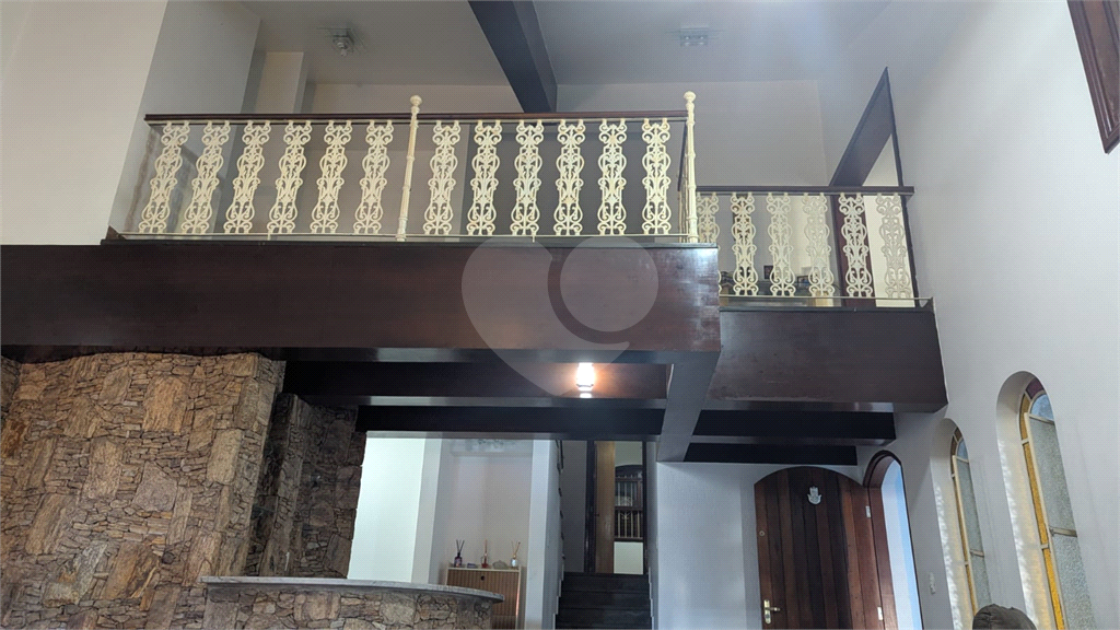 SOBRADO MARAVILHOSO A VENDA PRÓXIMO AO HORTO FLORESTAL - 4 DORMS (2 SUÍTES) E 4 VAGAS DE GARAGEM