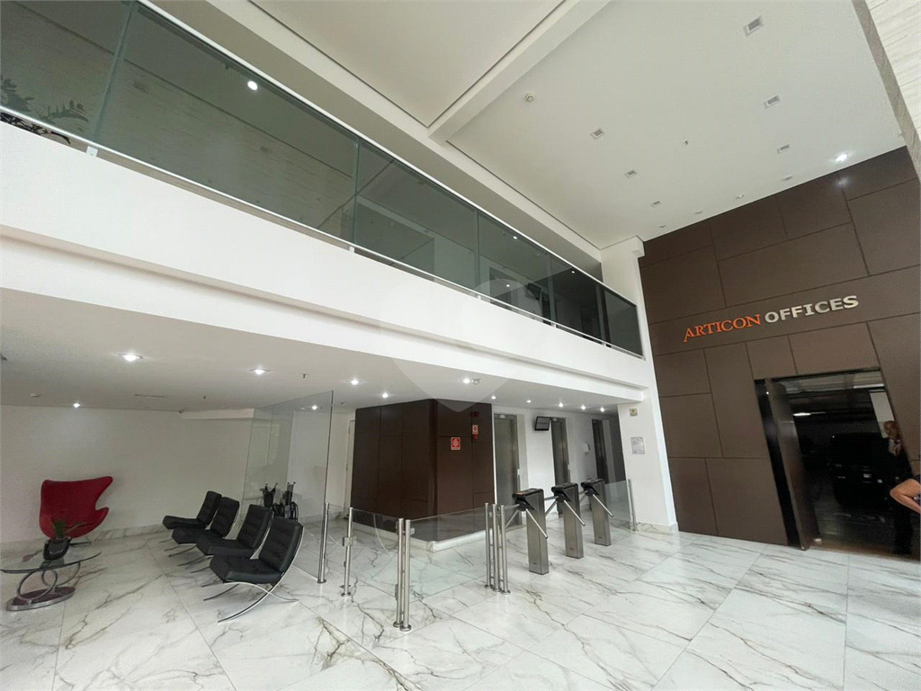 Sala Comercial Venda/Locação - 1 sala, 2 banheiros, 1 vaga