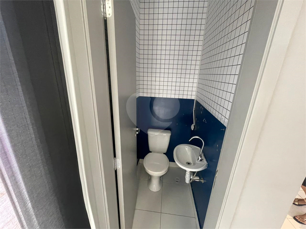 Sala Comercial Venda/Locação - 1 sala, 2 banheiros, 1 vaga
