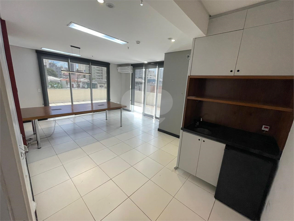 Sala Comercial Venda/Locação - 1 sala, 2 banheiros, 1 vaga