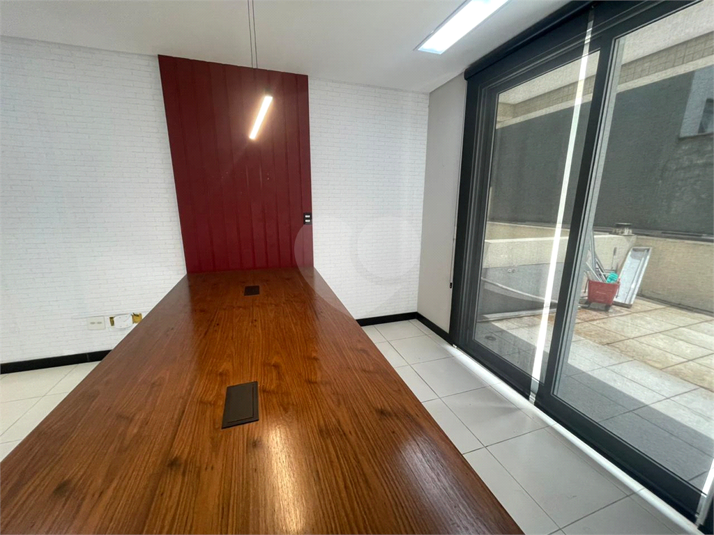 Sala Comercial Venda/Locação - 1 sala, 2 banheiros, 1 vaga