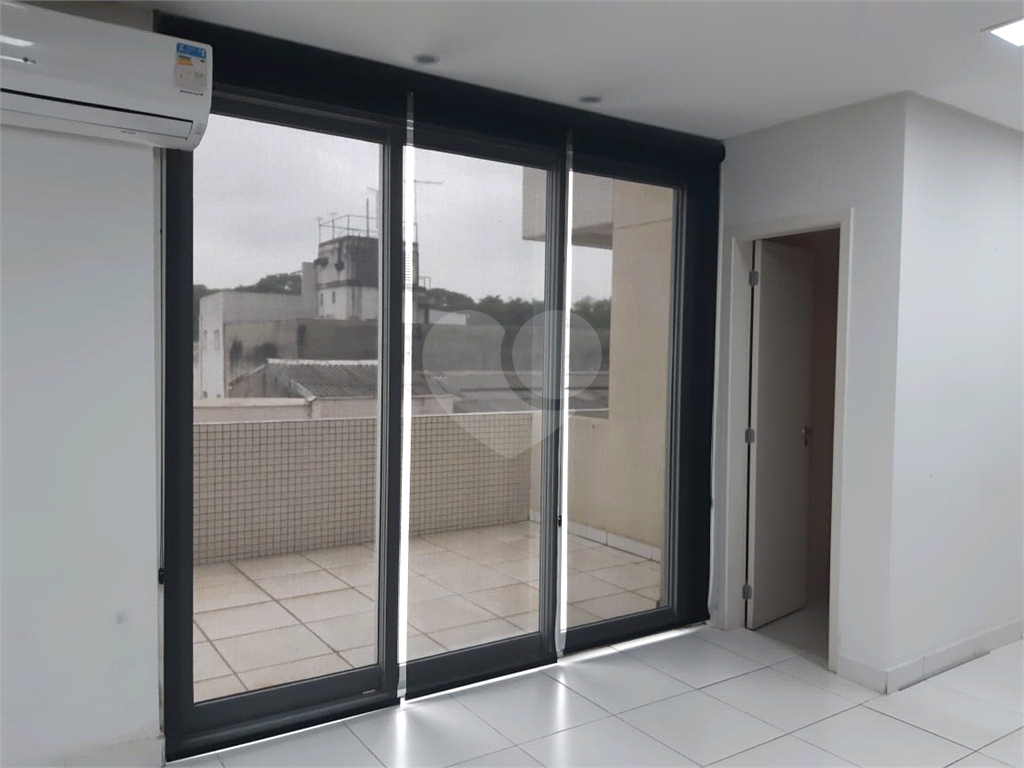 Sala Comercial Venda/Locação - 1 sala, 2 banheiros, 1 vaga