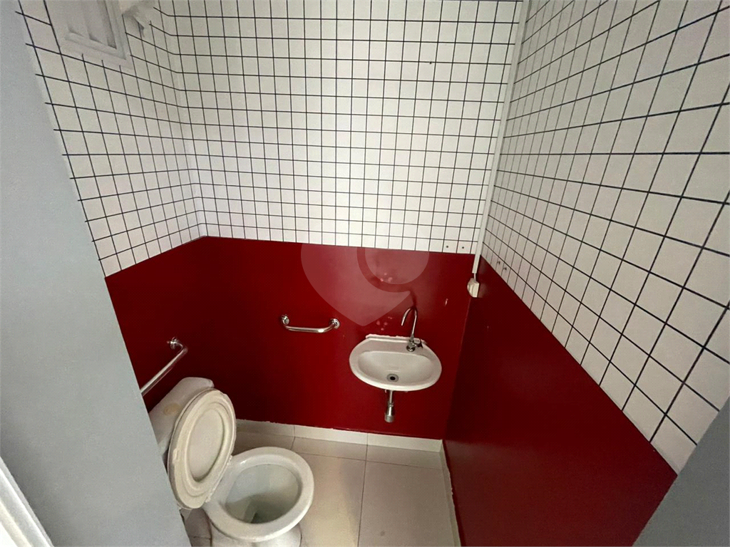 Sala Comercial Venda/Locação - 1 sala, 2 banheiros, 1 vaga