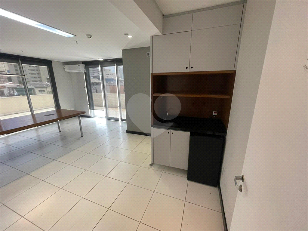 Sala Comercial Venda/Locação - 1 sala, 2 banheiros, 1 vaga