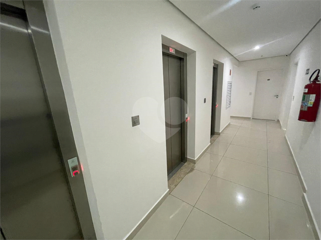 Sala Comercial Venda/Locação - 1 sala, 2 banheiros, 1 vaga