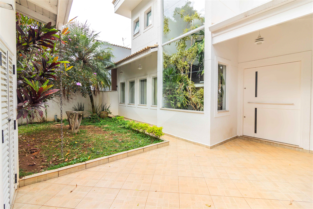 linda casa em rua fechada no horto florestal