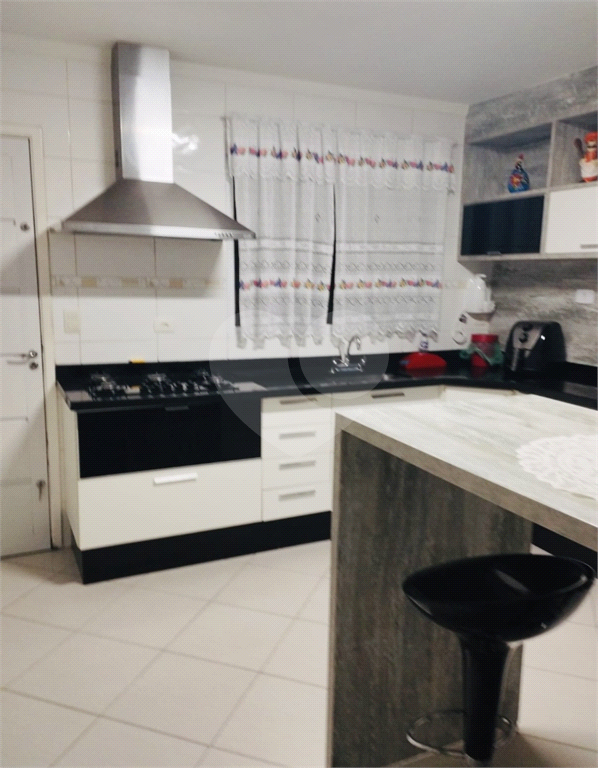 Sobrado na vila Constança com 3 dormitórios e churrasqueira