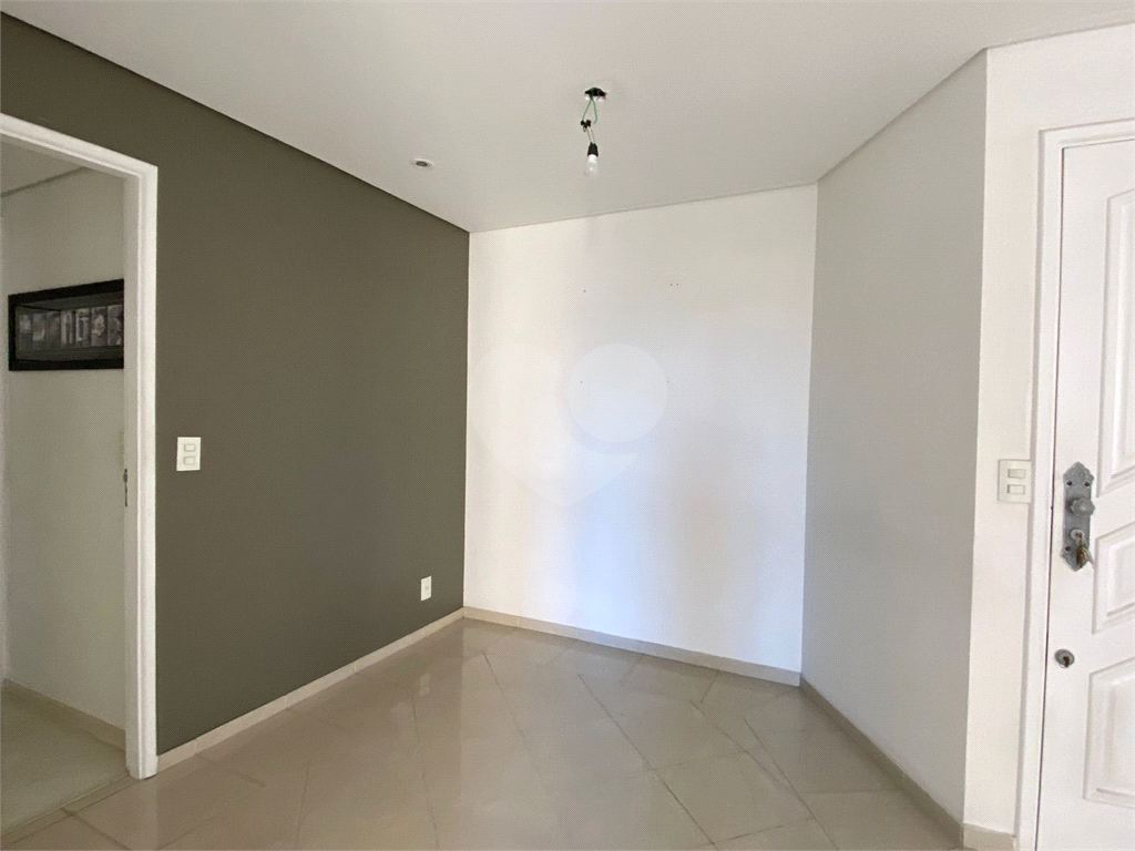 Apartamento para alugar  na Rua Pedro Doll