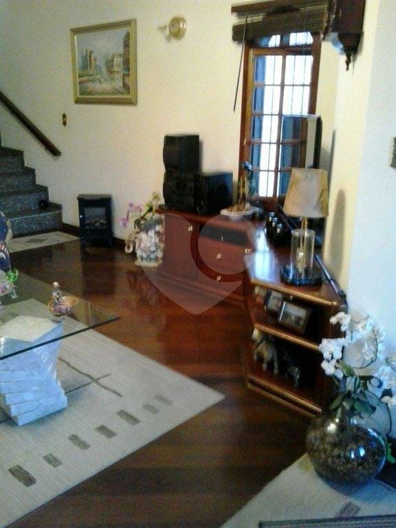 SOBRADO MARAVILHOSO A VENDA NA VILA GALVÃO - 3 DORMS (1 SUÍTE) E 6 VAGAS DE GARAGEM