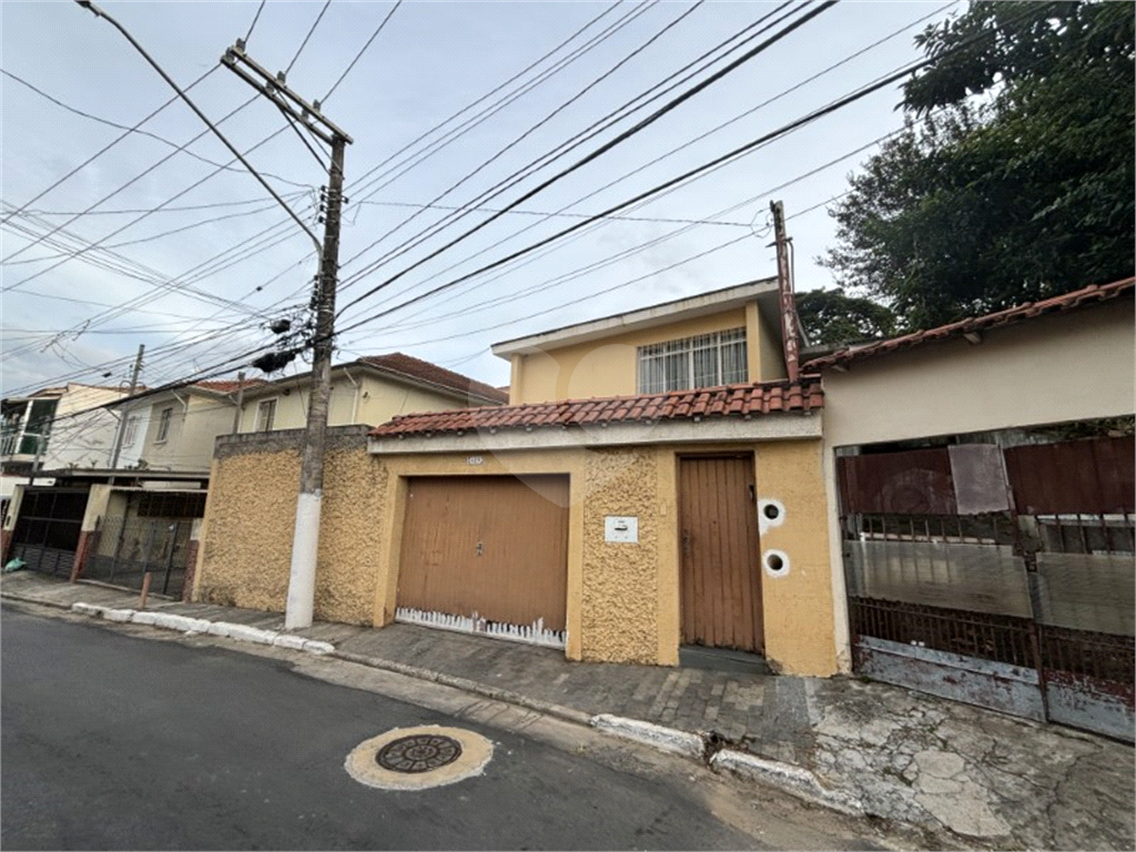 Terreno com uma casa térrea com 3 quartos e 3 vagas de garagem