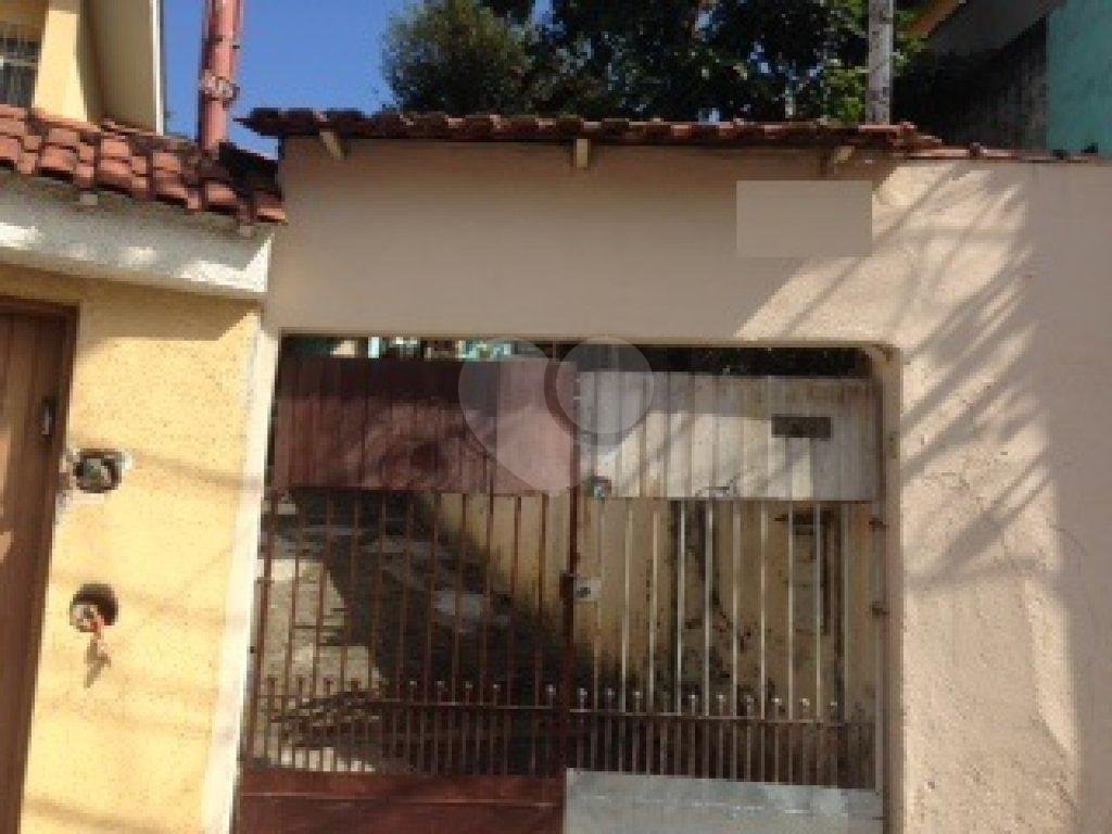 Terreno com uma casa térrea com 3 quartos e 3 vagas de garagem