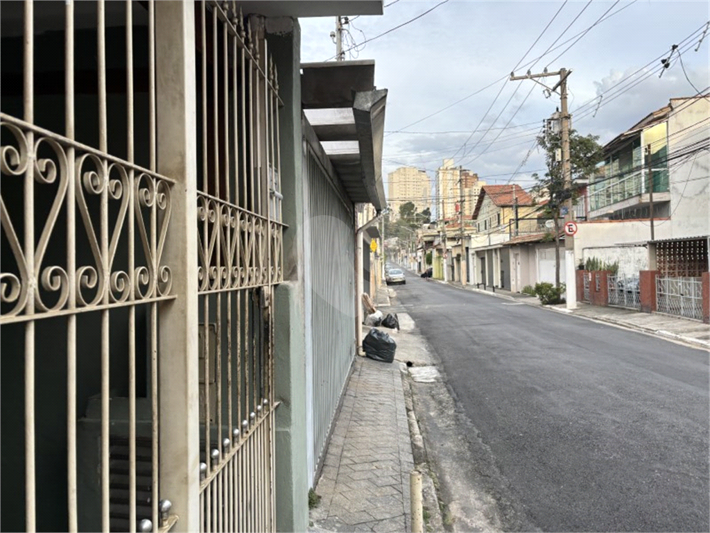 Terreno com uma casa térrea com 3 quartos e 3 vagas de garagem