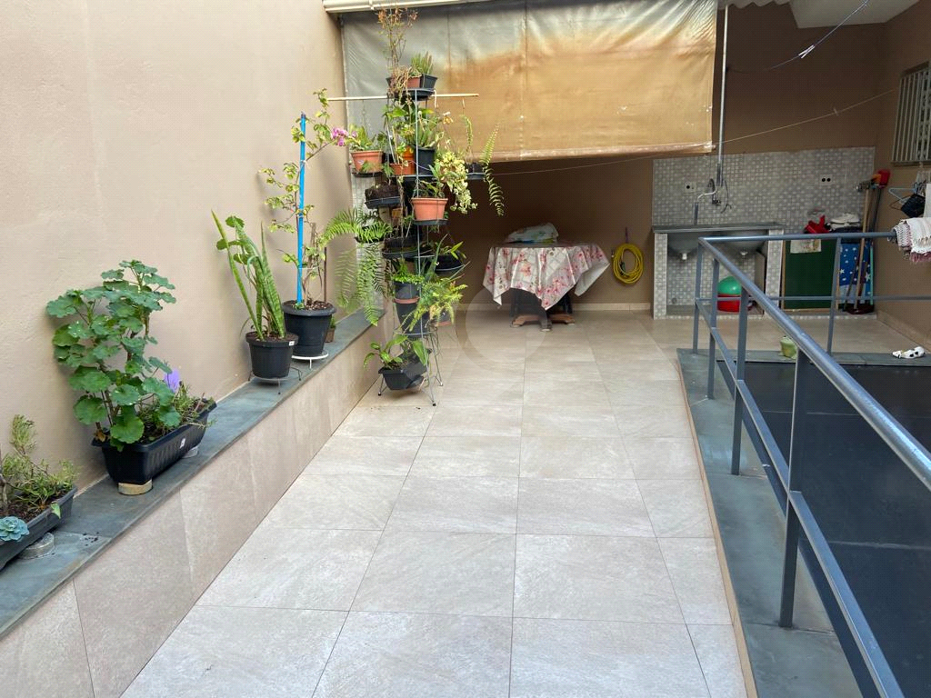 Sobrado à venda com 3 quartos, 300m² - Foto 1