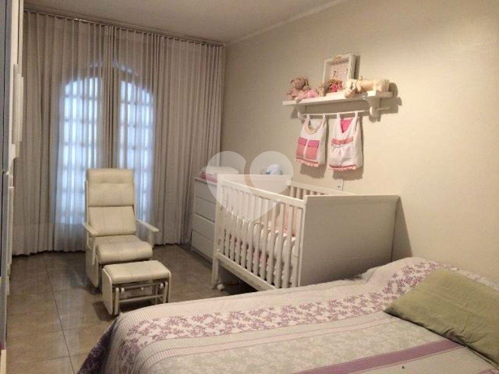 Sobrado no Jardim São Paulo, 3 dormitórios, 1 suíte, 2 vagas com quintal e edícula 