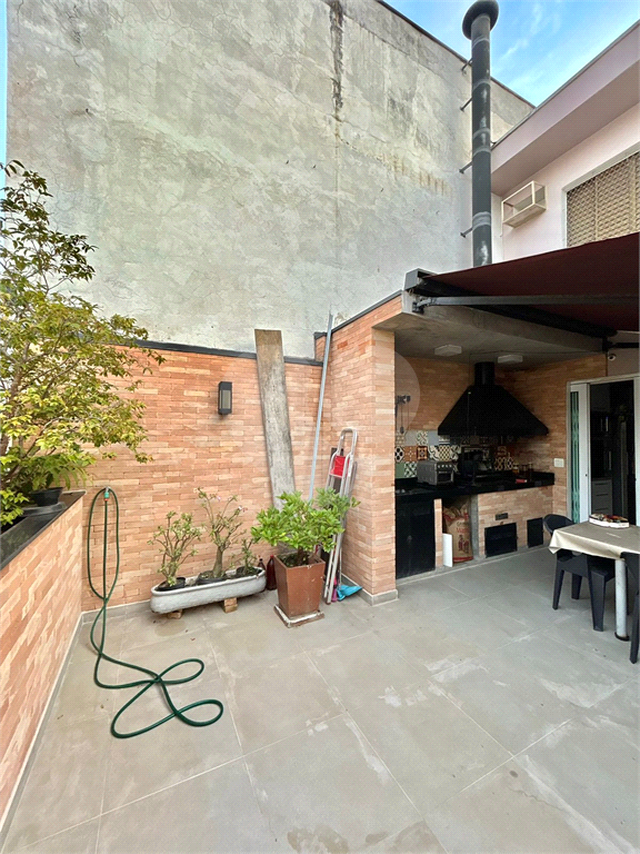 Sobrado no Jardim São Paulo, 3 dormitórios, 1 suíte, 2 vagas com quintal e edícula 