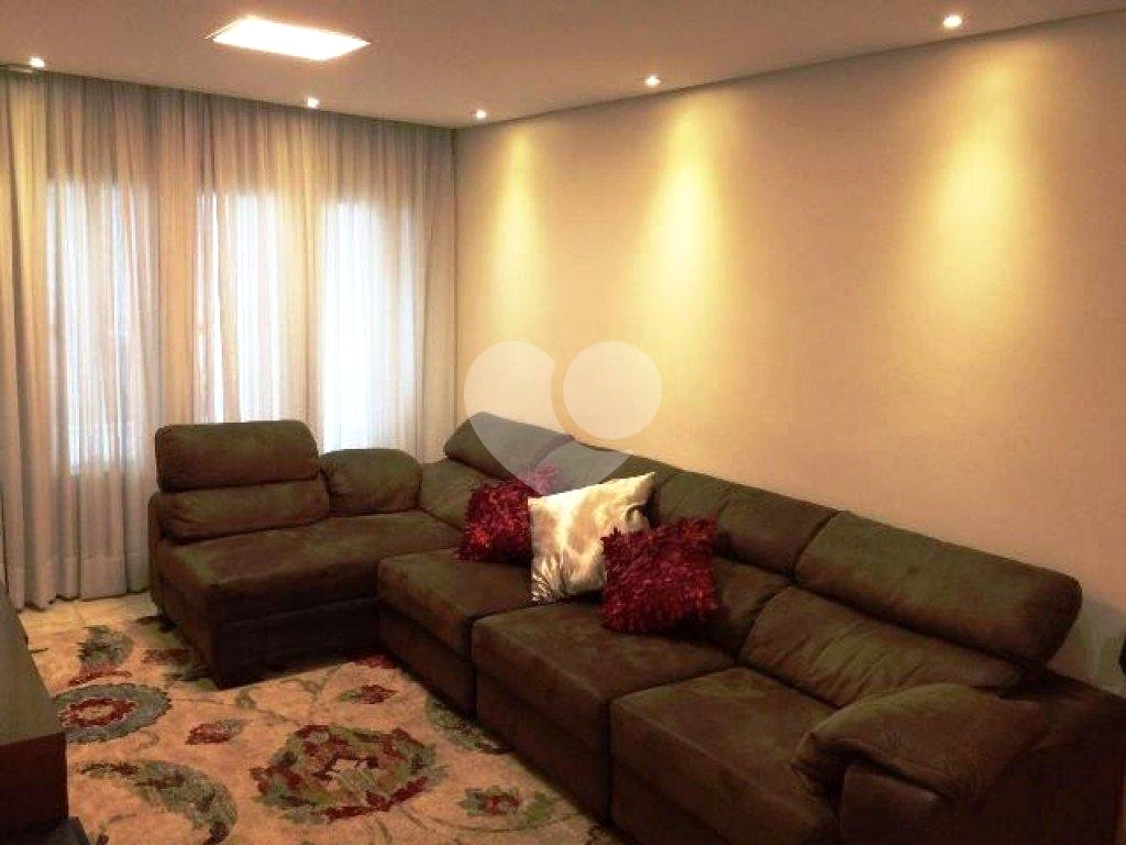 Sobrado no Jardim São Paulo, 3 dormitórios, 1 suíte, 2 vagas com quintal e edícula 