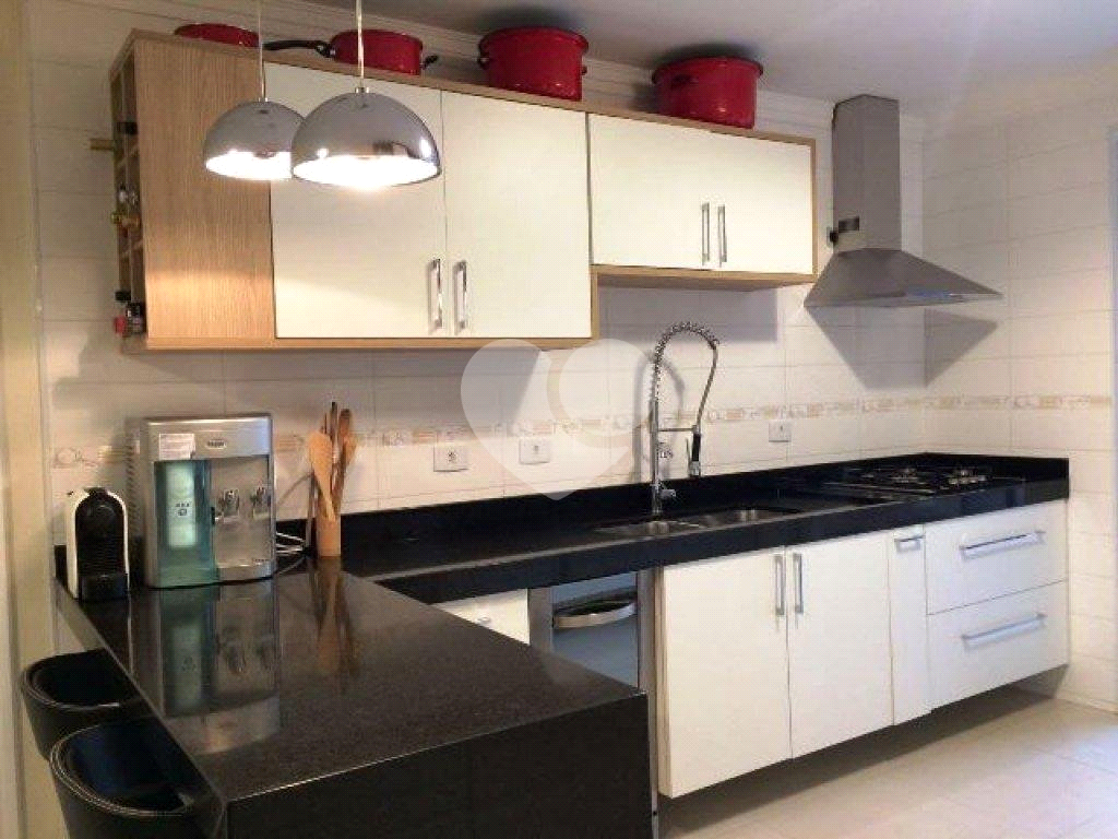 Sobrado no Jardim São Paulo, 3 dormitórios, 1 suíte, 2 vagas com quintal e edícula 