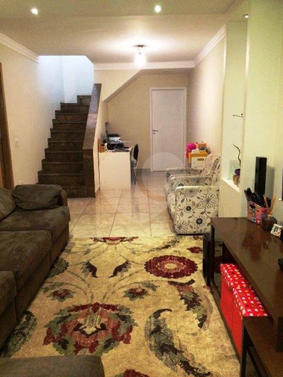 Sobrado no Jardim São Paulo, 3 dormitórios, 1 suíte, 2 vagas com quintal e edícula 