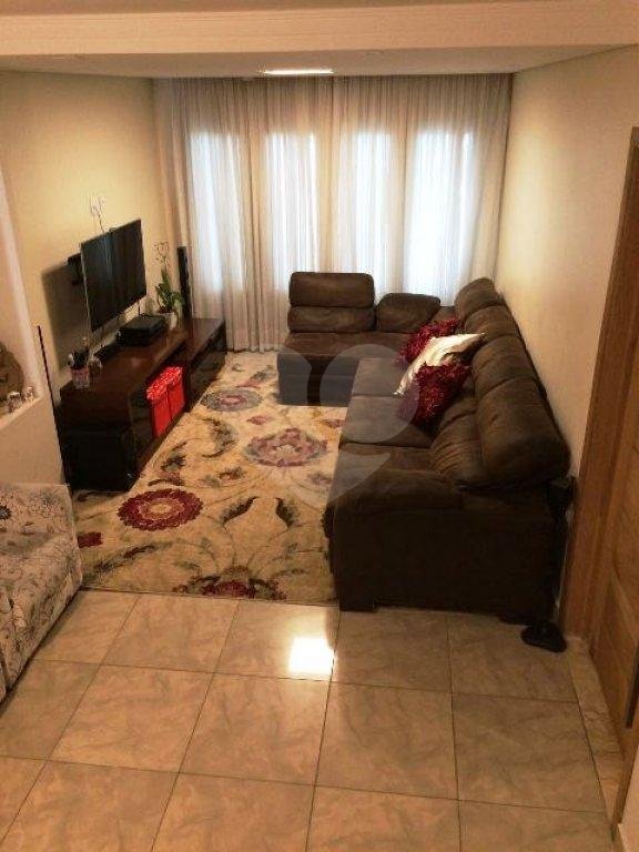 Sobrado no Jardim São Paulo, 3 dormitórios, 1 suíte, 2 vagas com quintal e edícula 