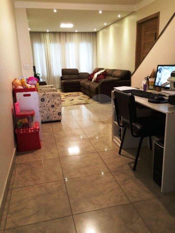 Sobrado no Jardim São Paulo, 3 dormitórios, 1 suíte, 2 vagas com quintal e edícula 