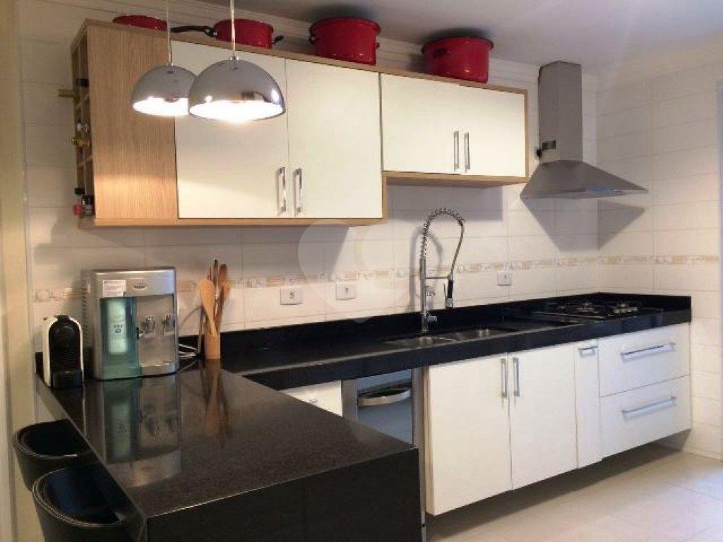 Sobrado no Jardim São Paulo, 3 dormitórios, 1 suíte, 2 vagas com quintal e edícula 
