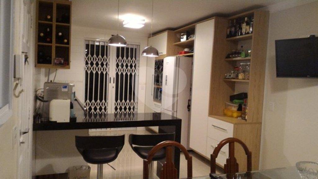 Sobrado no Jardim São Paulo, 3 dormitórios, 1 suíte, 2 vagas com quintal e edícula 