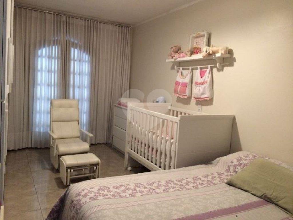 Sobrado no Jardim São Paulo, 3 dormitórios, 1 suíte, 2 vagas com quintal e edícula 