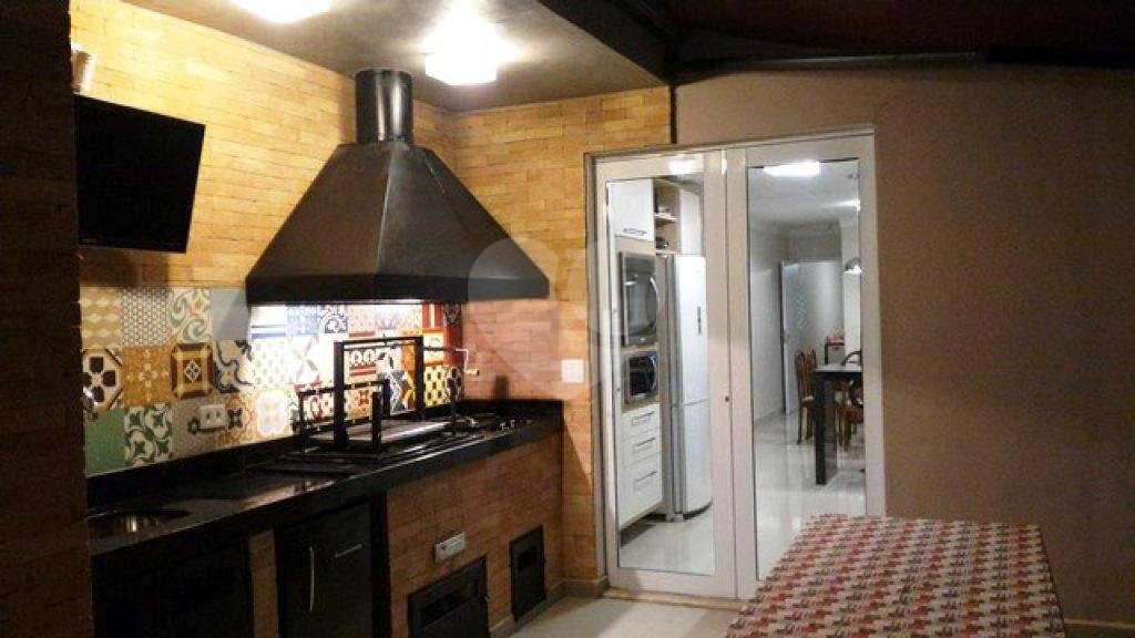 Sobrado no Jardim São Paulo, 3 dormitórios, 1 suíte, 2 vagas com quintal e edícula 