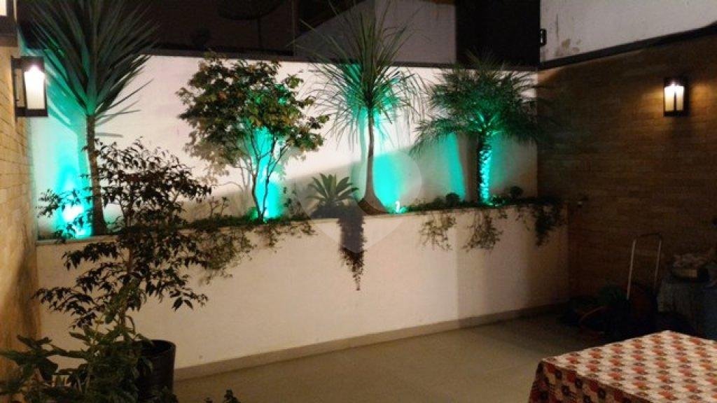 Sobrado no Jardim São Paulo, 3 dormitórios, 1 suíte, 2 vagas com quintal e edícula 