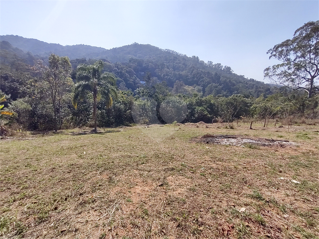 Terreno com 2 casas de 2 quartos e benfeitorias